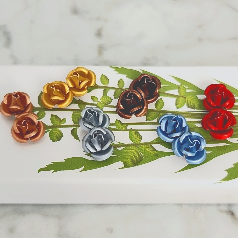 🌼 NWT vintage Avon rose stud earrings set